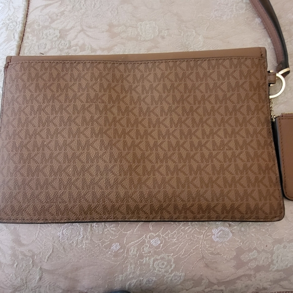 Michael Kors Tote Bag and Matching Wallet NWOT - Picture 7 of 8